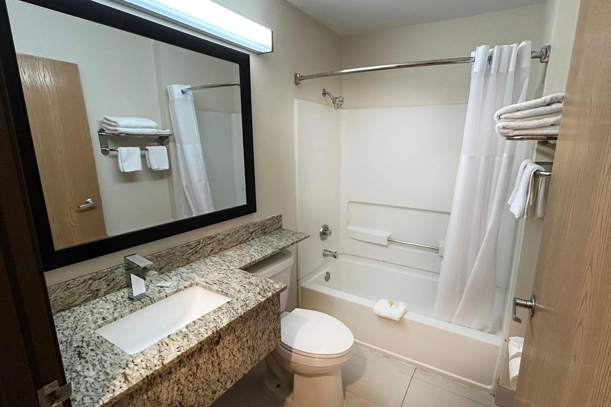Travelodge By Wyndham Arlington/dallas Area Hotel