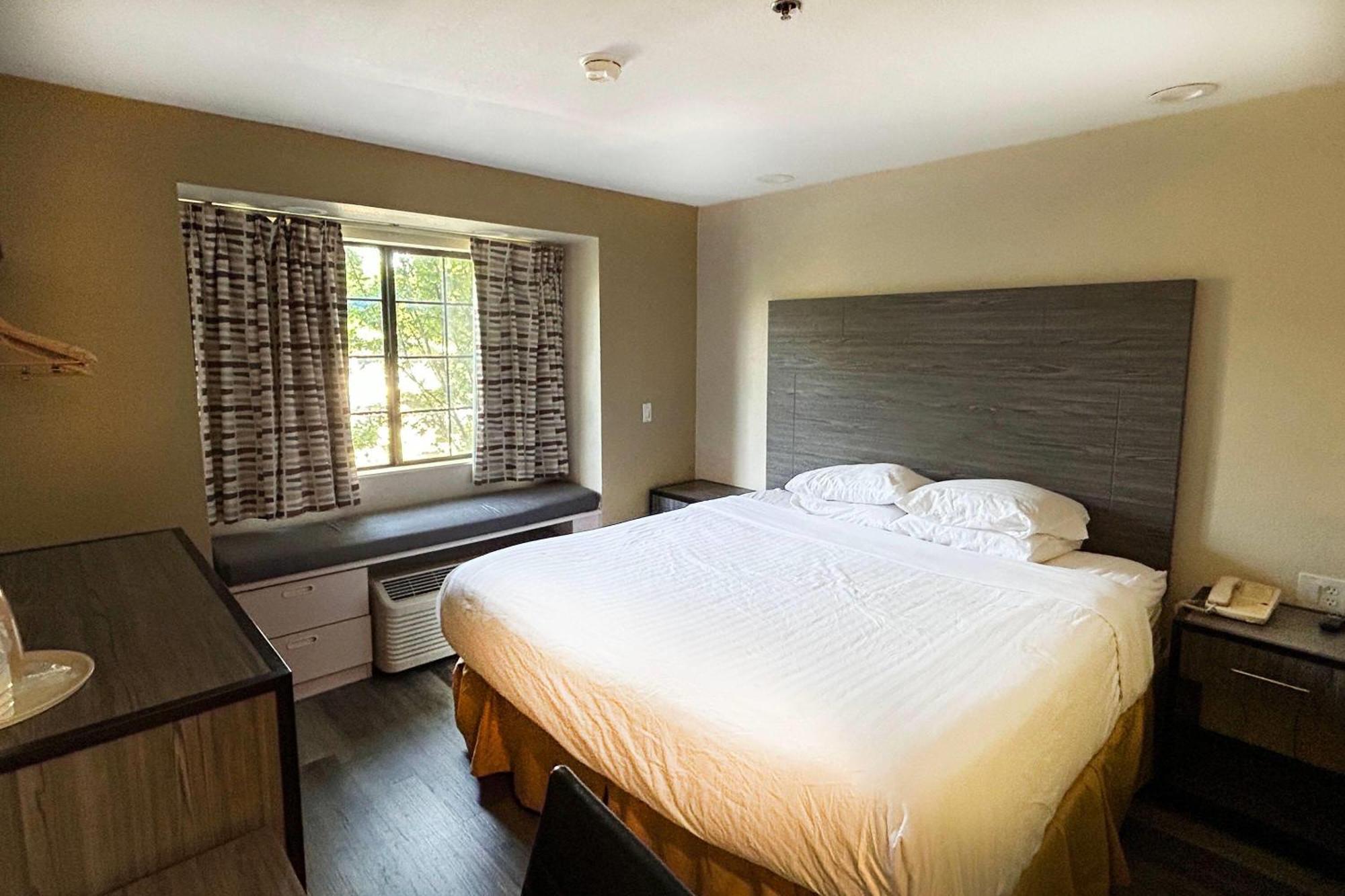 Travelodge By Wyndham Arlington/dallas Area Hotel