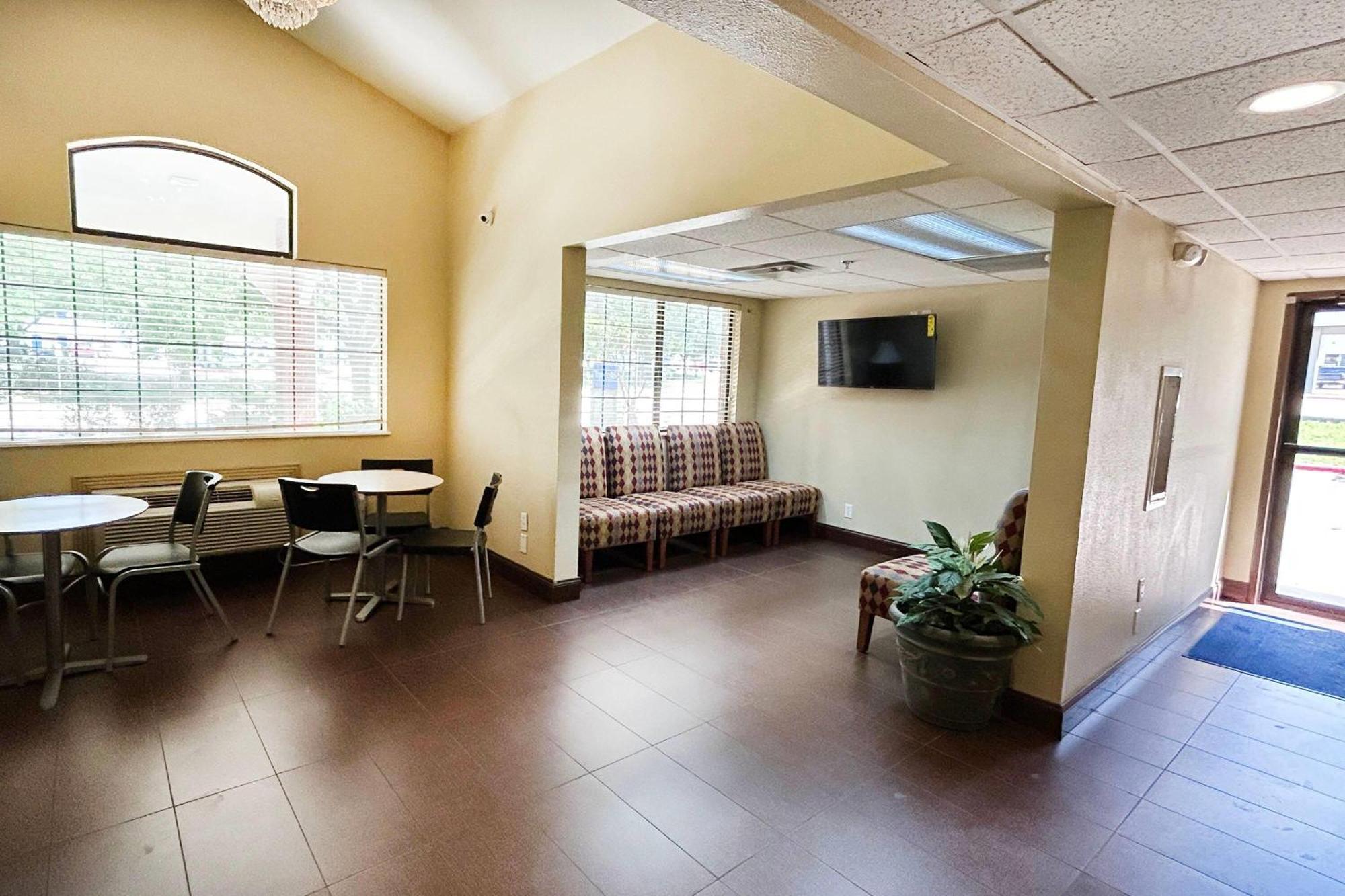 Travelodge By Wyndham Arlington/dallas Area Hotel